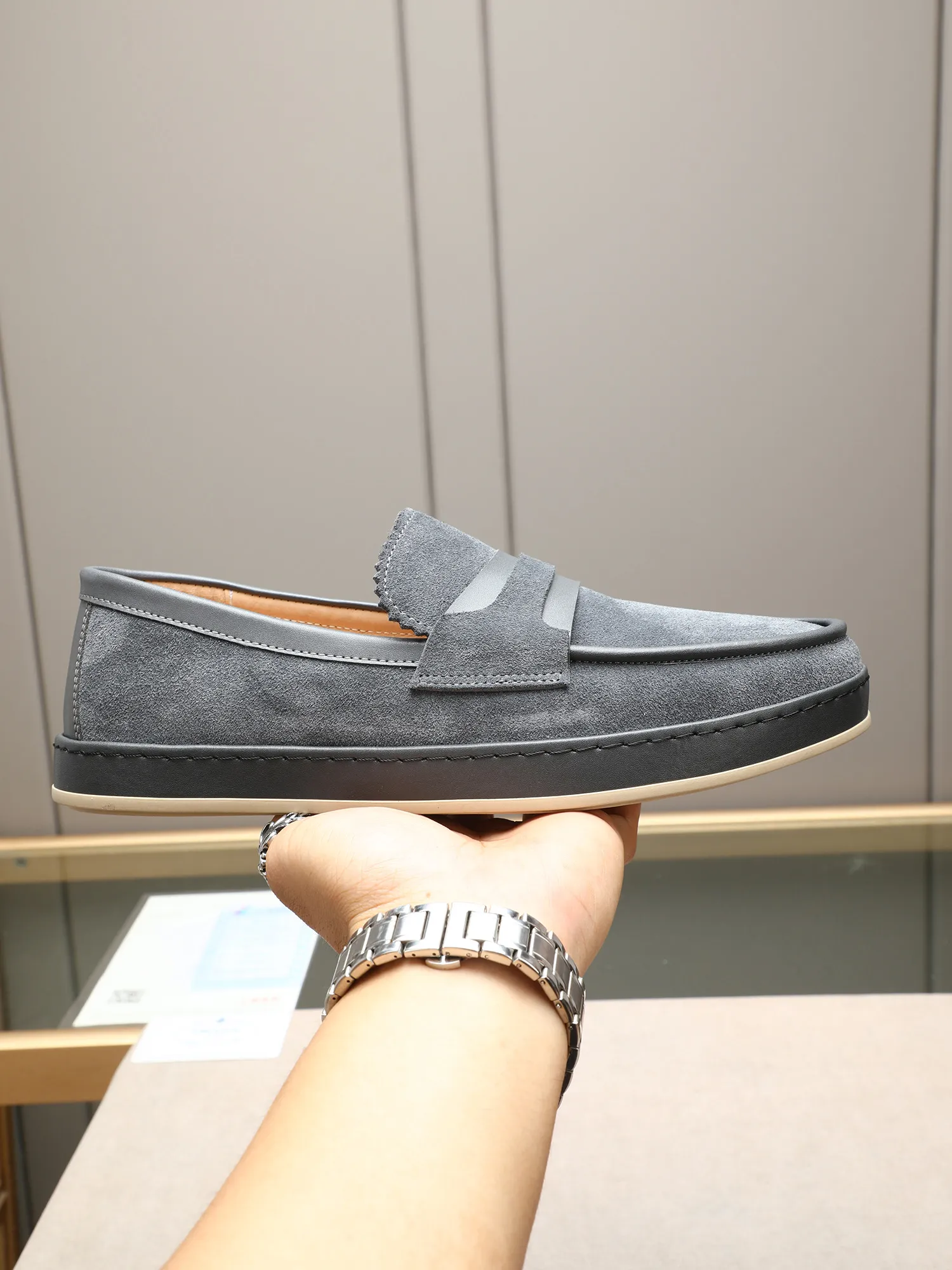 Men's men's shoes 💰P420 🆕🔥New update🔥👟PRADA (Prada) new products are released, imported soft cowhide, fashionable to allow air to penetrate the entire shoe, and the awesome shoes [strong] bring an extremely comfortable and breathable feeling! Beautiful inside and out! Exquisite workmanship, top-grade cowhide material, 😌Number: 38~44 (45 customized) 4 colors of black, blue, gray to choose from.